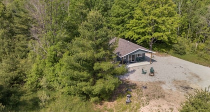 Modern Comfort, Dog Friendly Private lot in Fish Creek