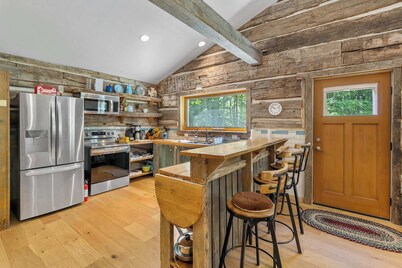 Newly constructed log cabin: Gibraltar Getaway