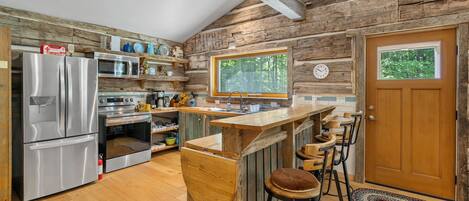 Microondas, horno, placa de cocina, lavavajillas