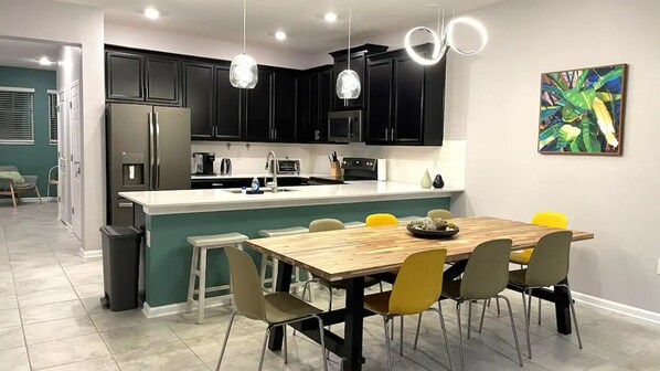 Condo, 3 Bedrooms | Dining