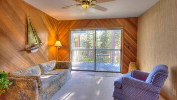 Condo, 3 Bedrooms | Living area