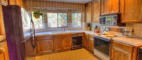 Condo, 3 Bedrooms | Private kitchen | Fridge, coffee/tea maker, toaster