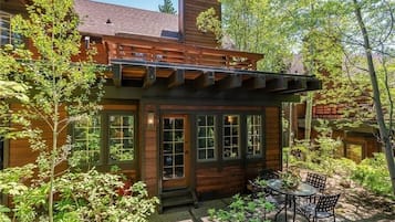 Condo, 2 Bedrooms | Exterior