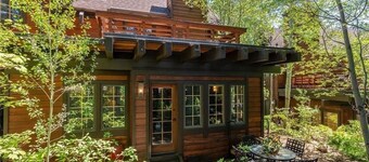 Third Creek Comfort 2 Bedroom Townhouse by RedAwning