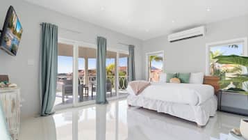 6 habitaciones, escritorio y tabla de planchar con plancha