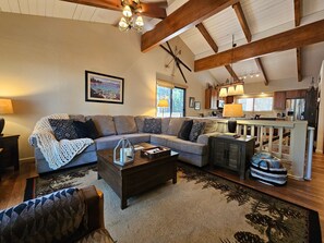 公寓客房, 3 間臥室 | 起居區 | 串流服務