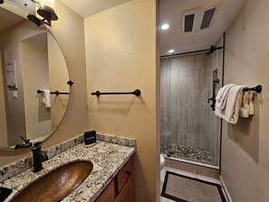Condo, 3 habitaciones | Baño | Toallas 