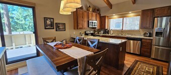 Cozy Bear Lodge 3 Bedroom Home by RedAwning