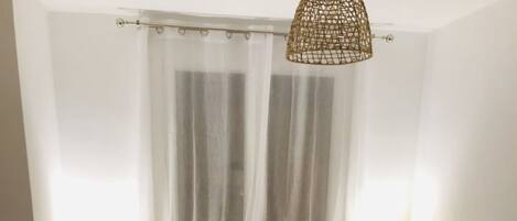 5 عدّة غرف نوم ومكواة/لوح كي وواي فاي وملاءات أسرّة