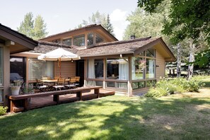 Outdoor dining - Outpost: Golf Creek 45 - Close to National Park! (Jackson)