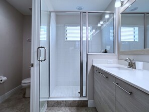Bathroom - Balmoral Resort-192kb 4 Bedroom Home by RedAwning (Haines City)
