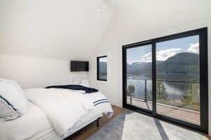 Cabin, 3 Bedrooms | 3 bedrooms, laptop workspace, iron/ironing board, free WiFi