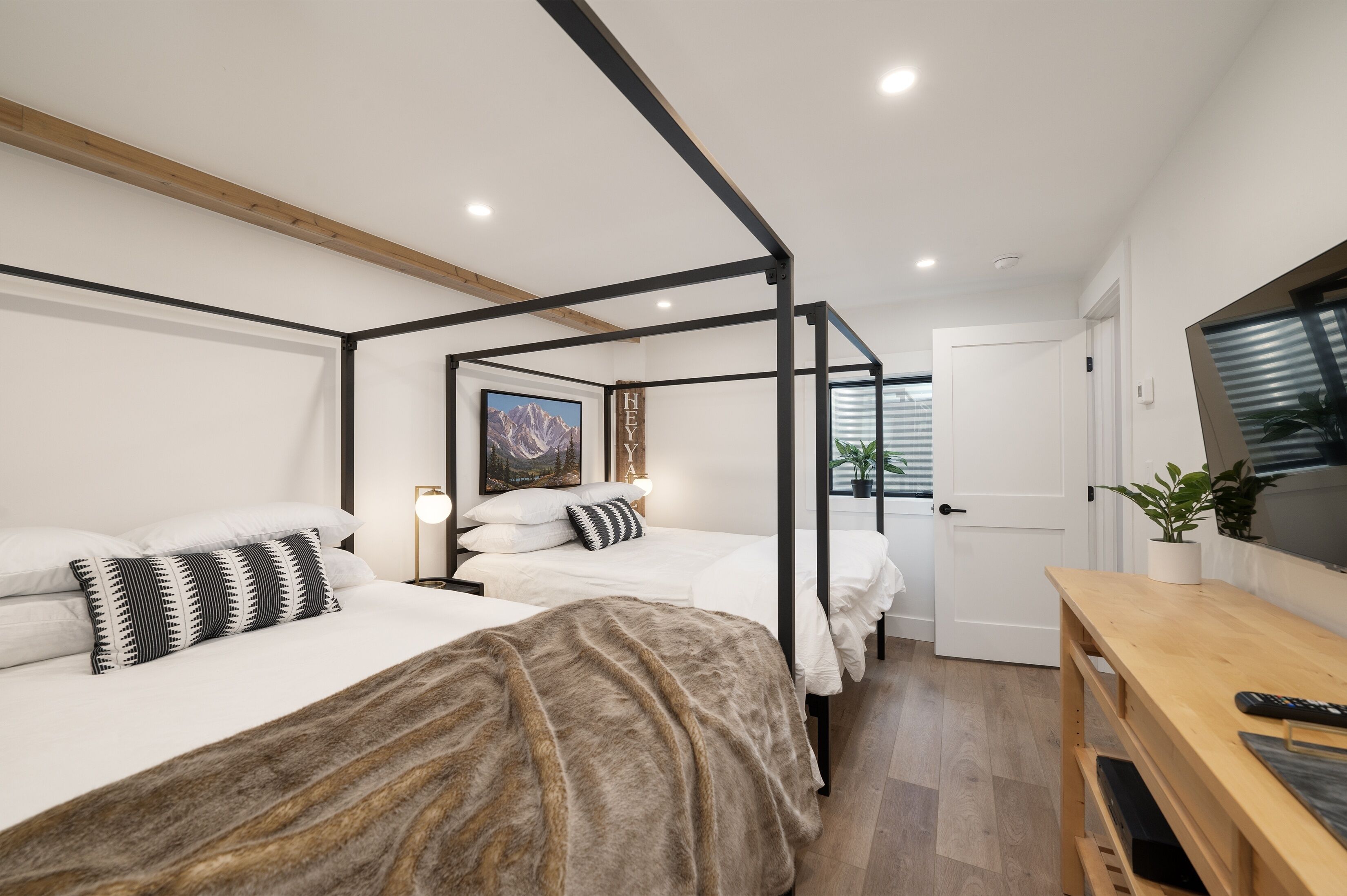 Cabin, 3 Bedrooms | 3 bedrooms, laptop workspace, iron/ironing board, free WiFi