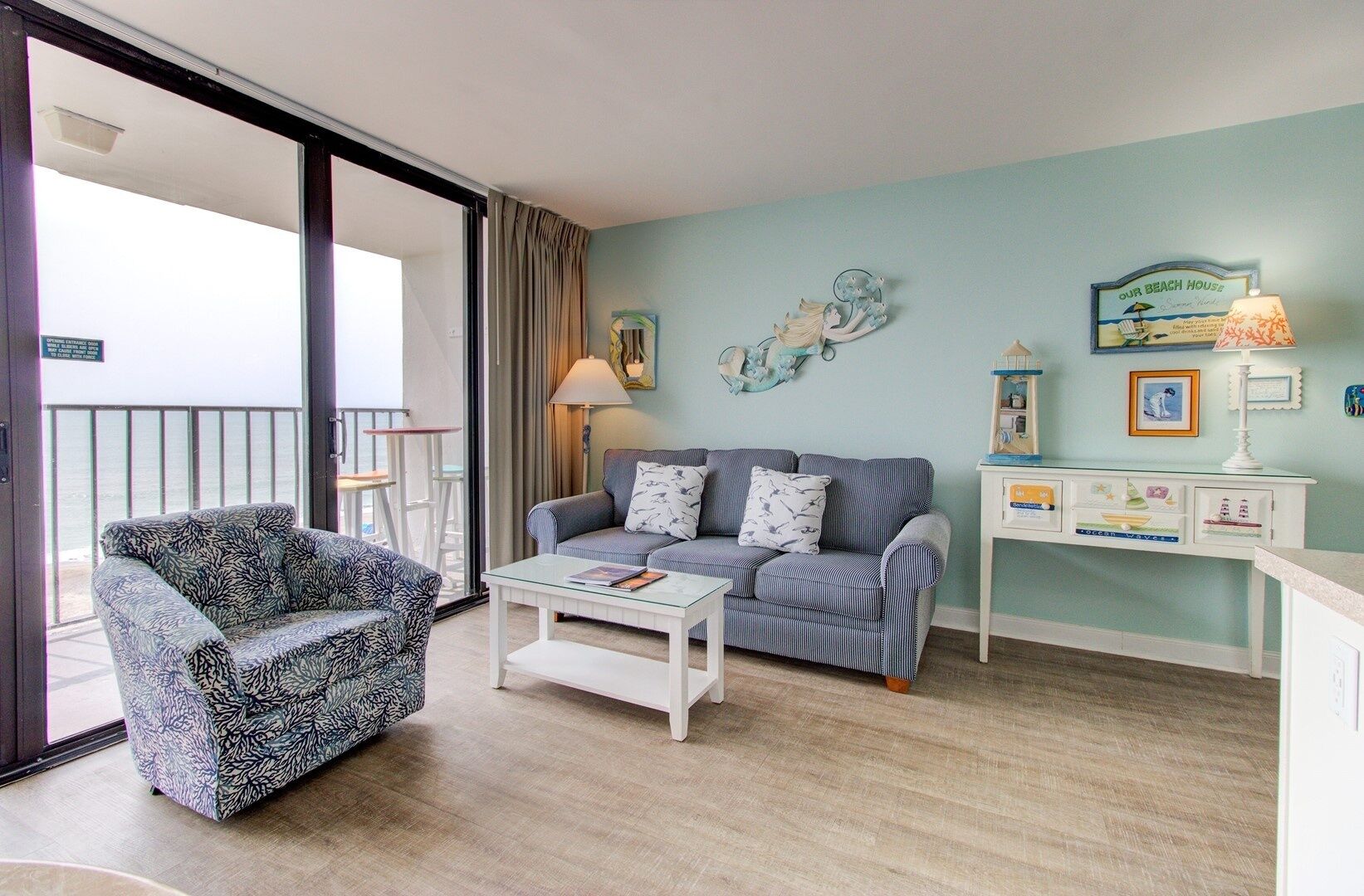 콘도, 침실 2개 | 거실 공간 | 케이블 채널 시청이 가능한 32인치 TV