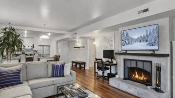 Condo, 2 Bedrooms | Living area | Smart TV