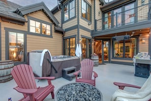 House, 5 Bedrooms | Outdoor spa tub