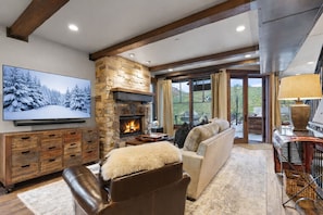 House, 5 Bedrooms | Living area - 1138 Skiers Heaven! Luxury Home Close To Park City Mountain! Two Hot Tubs & Gorgeous Outdoor Space! 6 Bedroom Home by RedAwning (Park City)
