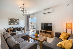 Appartement, plusieurs lits | Coin séjour