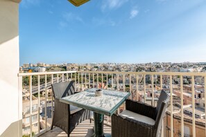 Eenvoudig appartement, Meerdere bedden | Buiten dineren