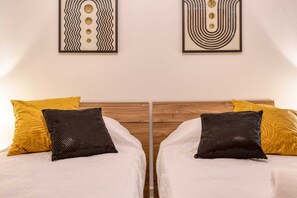 Basic Apartment, Multiple Beds | 2 bedrooms, laptop workspace, iron/ironing board, bed sheets