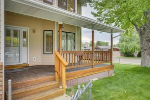 Exterior detail - Charming Elko Home w/ Pool Table! (Elko)