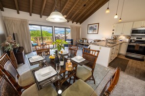 Dining - Sweet Maui Kamaole I217 2brm/2bath Executive Vacation Home - (Kihei)