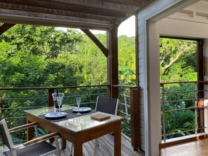 Outdoor dining - Coco Cannelle Cottage "EAST" 2 people (Above Grande Anse beach) (DESHAIES)