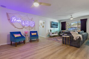 Smart-TV, Kamin, Tischfußball