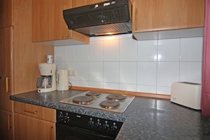 Réfrigérateur, four, plaque de cuisson, lave-vaisselle