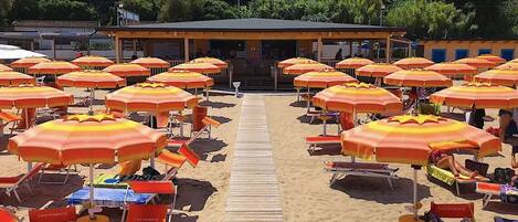 Plage privée, sable blanc, navette gratuite vers la plage