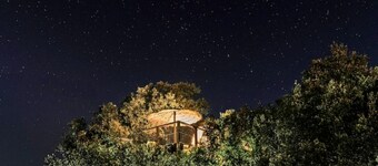 Encantadora Cabaña en el Árbol con Ducha y Aircon