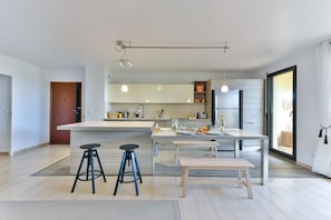 Fridge, microwave, oven, dishwasher
