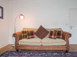 TV - Trendy Flat in Sunninghill's Village Atmosphere - Pass the Keys (Ascot)