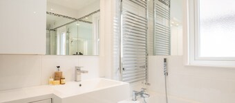 Trendy Flat in Sunninghill's Village Atmosphere - Pass the Keys