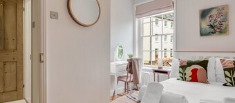 Pass the Keys | Stunning Georgian Cottage In The City