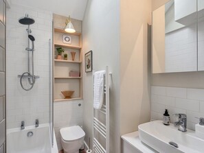 Ducha, secador de pelo, toallas