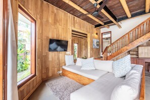 Smart TV - Villa Bambooz, 2 Bedroom Unique villa near Central Ubud (Bali)