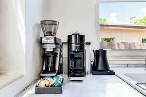 Private kitchen - Stylish Design District house, 2 bed/1 bath, parking, yard, fully updated  (Miami)