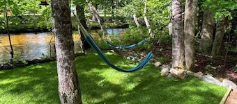 Buddy Home Swift River waterfront family and dog friendly