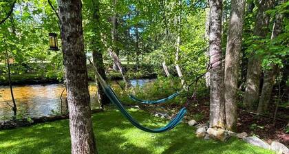 Buddy Home Swift River waterfront family and dog friendly