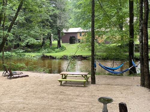 Buddy Home Swift River waterfront fully renovated family and dog friendly