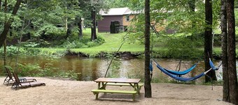 Buddy Home Swift River waterfront fully renovated family and dog friendly