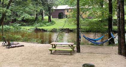 Buddy Home Swift River waterfront fully renovated family and dog friendly