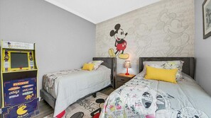 3 bedrooms, iron/ironing board, WiFi, bed sheets - Last Minute Disney Getaway! Themed Bedrooms & Private Balcony. Book Now! #65331 (Orlando)