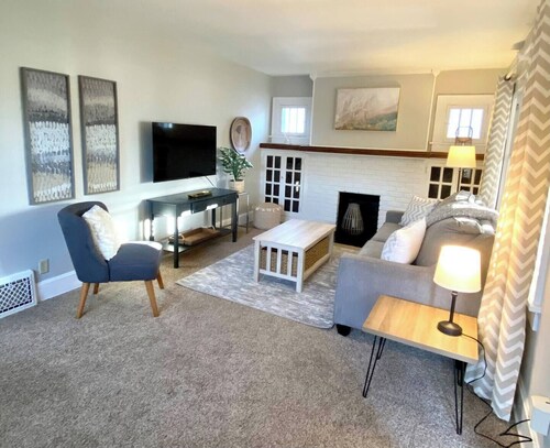 Charming Pet Friendly Bungalow