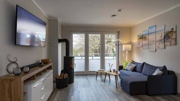 Smart-TV, Kamin, Stereoanlage