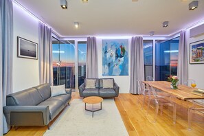 Villa (4 Bedrooms) | Living area | 40-inch flat-screen TV with digital channels, TV - Villa San Mauro (Buje)