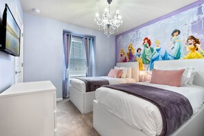 5 bedrooms, iron/ironing board, WiFi, bed sheets