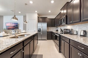 Fridge, microwave, oven, stovetop - Last Minute Disney Getaway! Private Pool & Themed Bedrooms. Book Now! #90485 (Orlando)