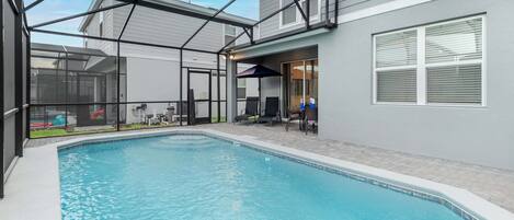 Et oppvarmet basseng